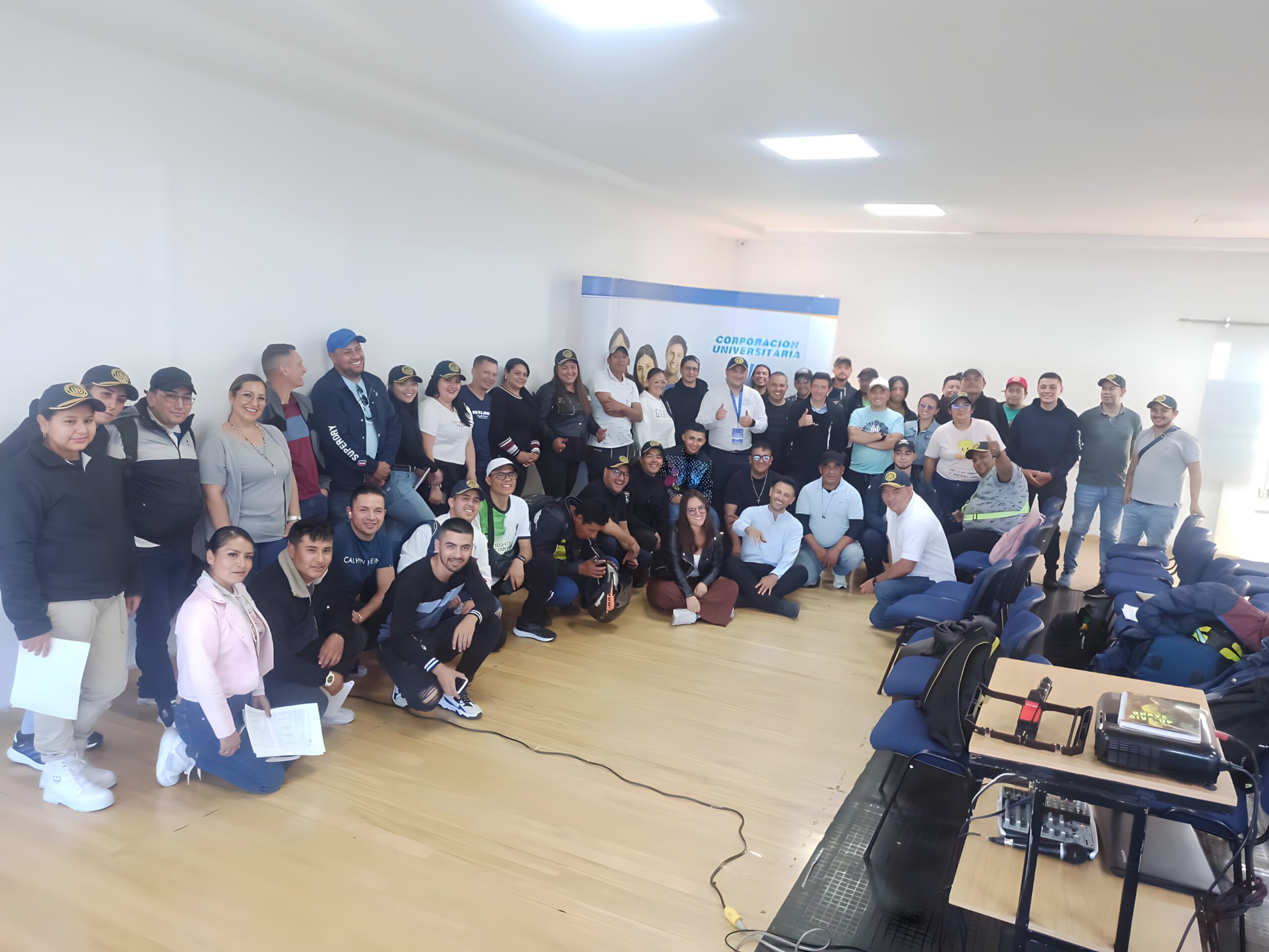 Estudiantes ECFI en formación práctica de tránsito